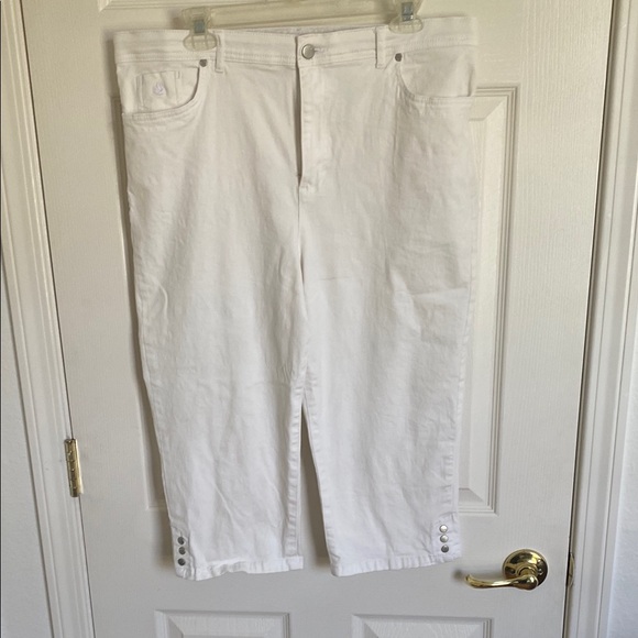 Gloria Vanderbilt Pants - Gloria Vanderbilt White Capris